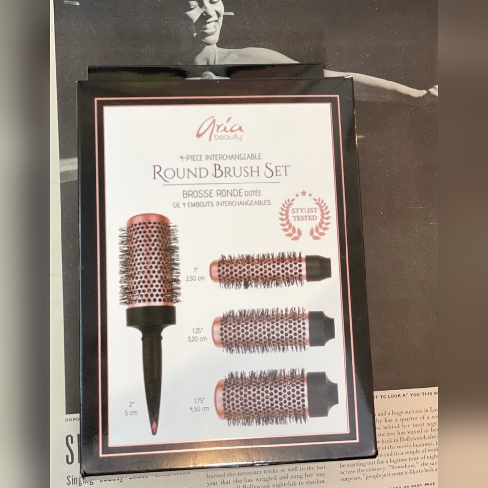 🎀Aria - 4 Piece Interchangeable Round Brush Srt🎀